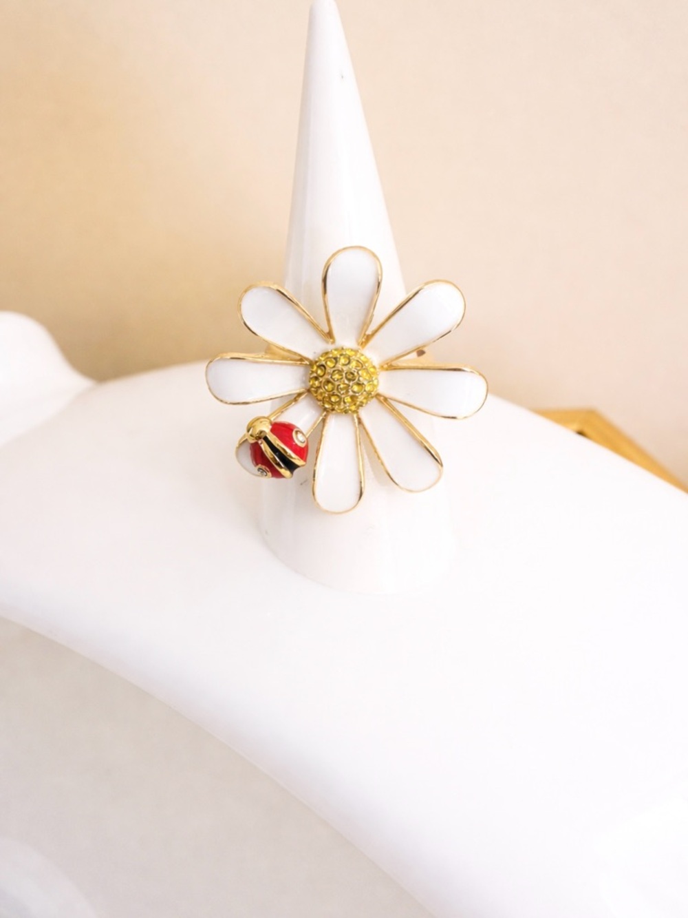 Kate Spade New York Dazzling Daisies Ring Ladybug Ring Gold Tone NWT Size 7